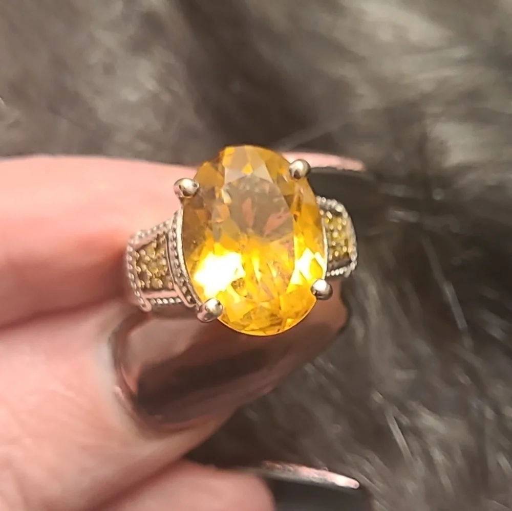 Redvelvetrebel 24ct oval